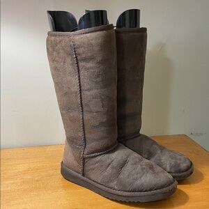 UGG Tall Classic Winter Boots Brown Suede. Size 6